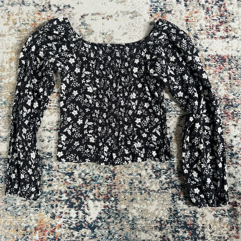 Girl Old Navy Black and White Floral Blouse